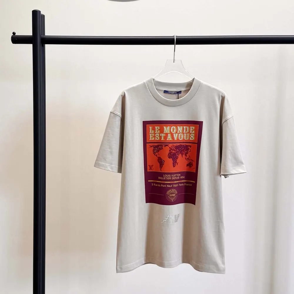 Louis Vuitton Women Embellished Graphic Cotton T-Shirt 1AHCKV