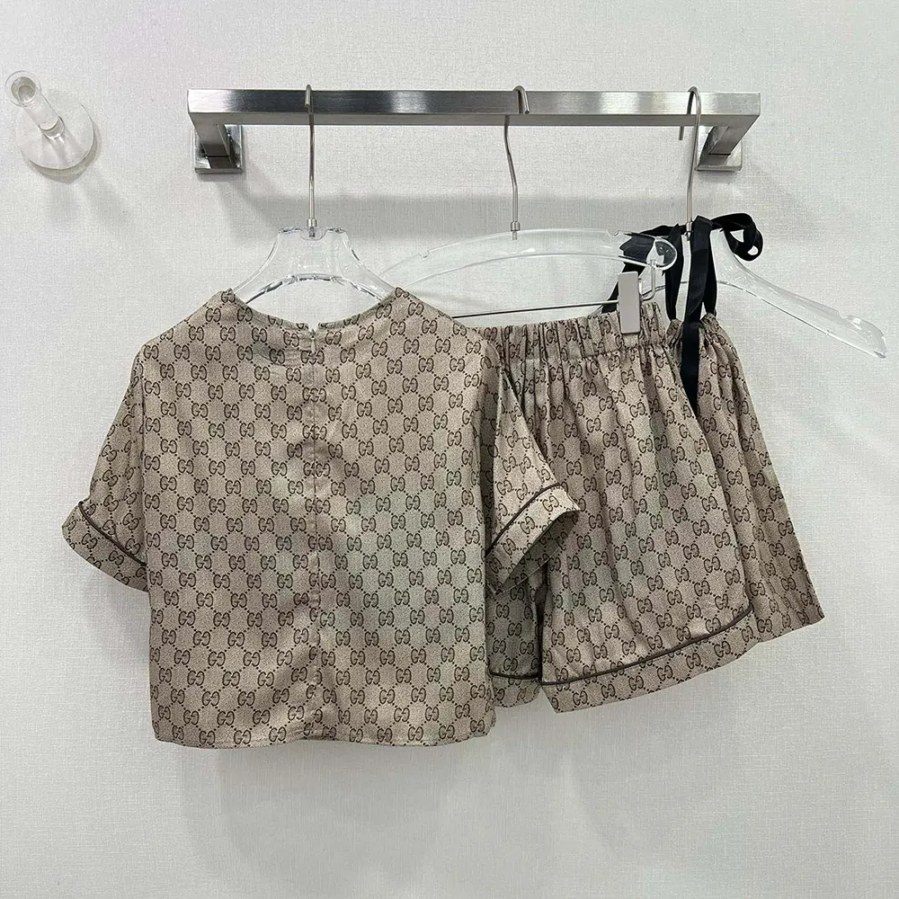 Gucci Women GG Supreme Print Silk Shirt 772401ZANRP2237