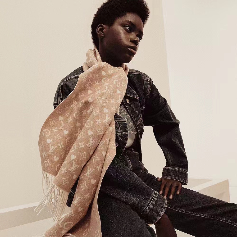 Louis Vuitton Unisex LV Game On Scarf Beige Allover Monogram M76900