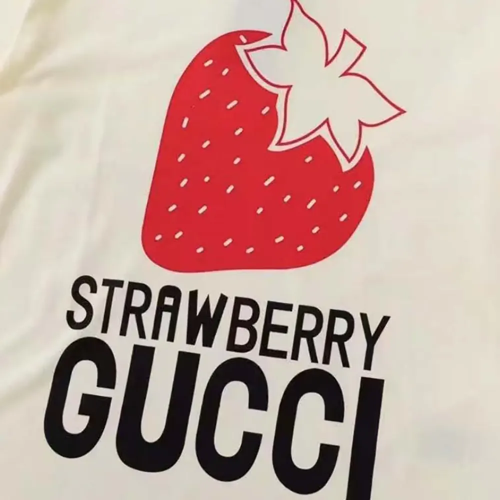 Gucci Women Strawberry Gucci Cotton T-shirt 615044XJDZU9095