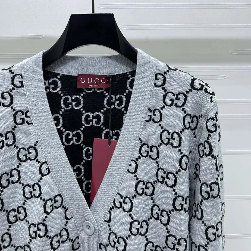 Gucci Women Reversible GG Wool Jacquard Cardigan ‎798157XKEJP1045