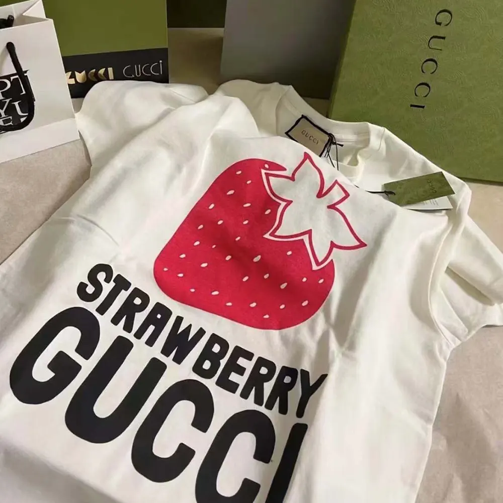 Gucci Women Strawberry Gucci Cotton T-shirt 615044XJDZU9095