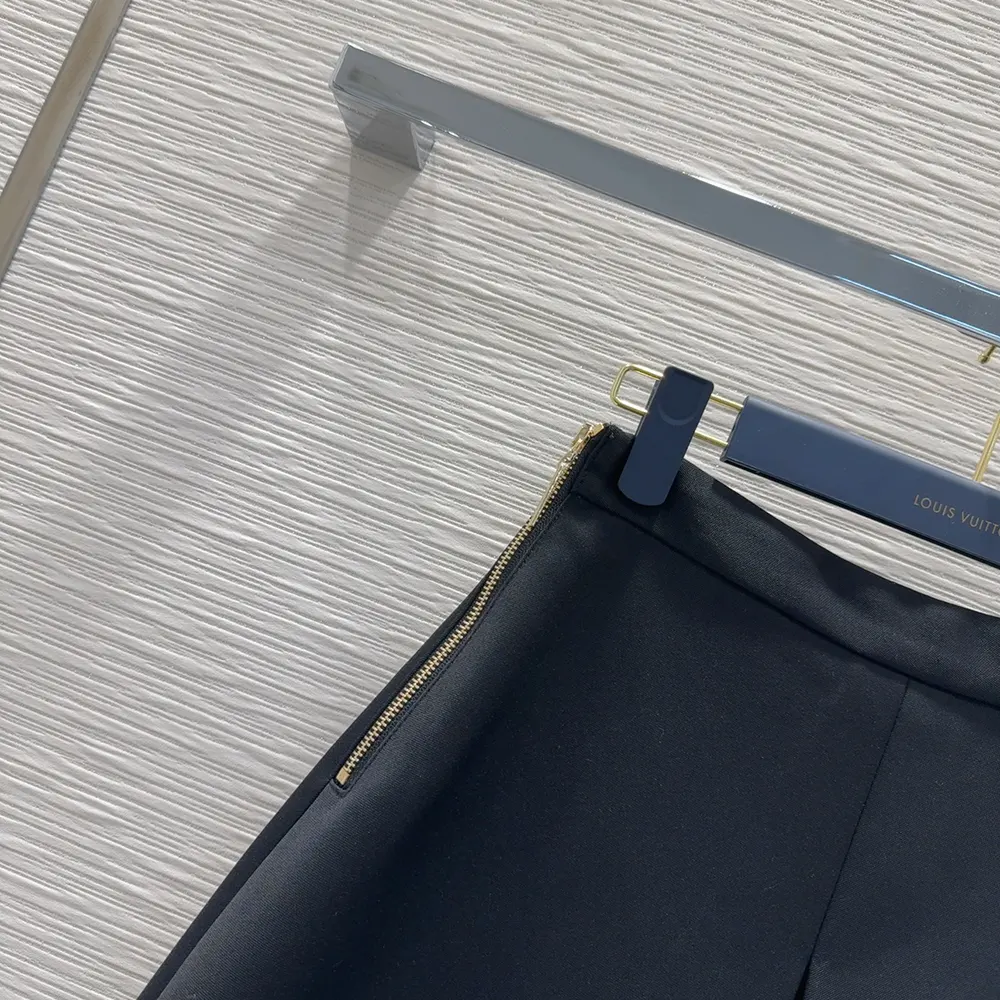 Louis Vuitton Women Chain Detail A-Line Mini Skirt 1AHUQ3