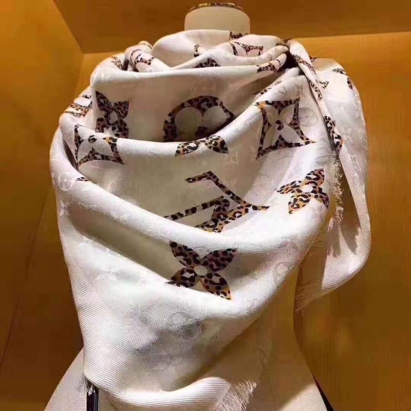 Louis Vuitton LV Women Monogram Giant Jungle Logomania Scarf with Luxuriously Soft Wool-Sandy