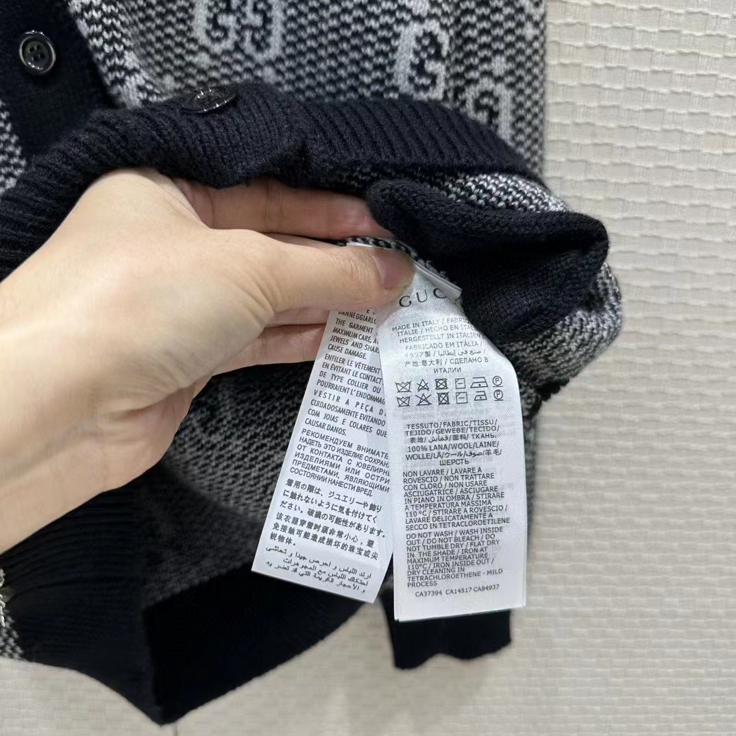 Gucci Women GG Wool Jacquard Cardigan Grey V-Neck Long Sleeves Front Pockets