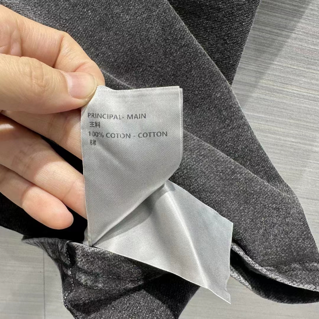 Louis Vuitton Men Graphic LV Signature T-Shirt Cotton Metal Grey Regular Fit