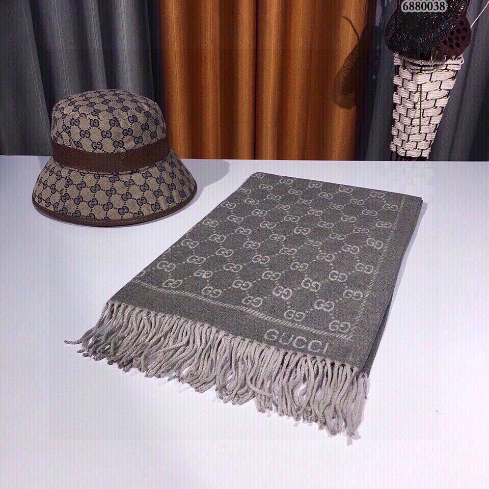 Gucci Unisex GG Jacquard Knitted Scarf Silver Light Grey GG Fringe Edges