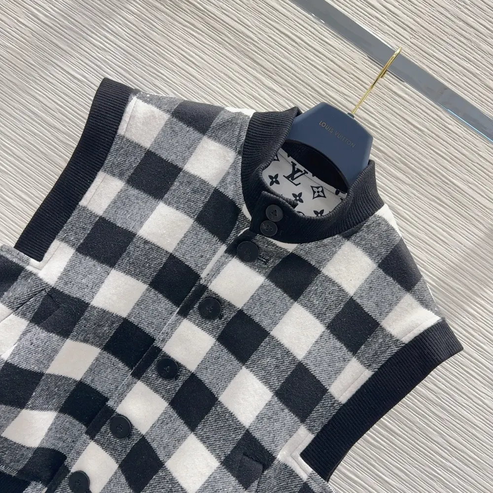 Louis Vuitton Women Sleeveless Check Bomber Jacket 1AIPTD