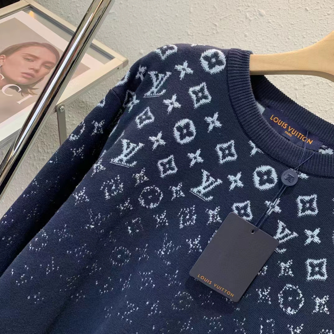 Louis Vuitton Women Gradient Cotton Crewneck Regular Fit Monogram Gradient Volcanic Ash Cotton