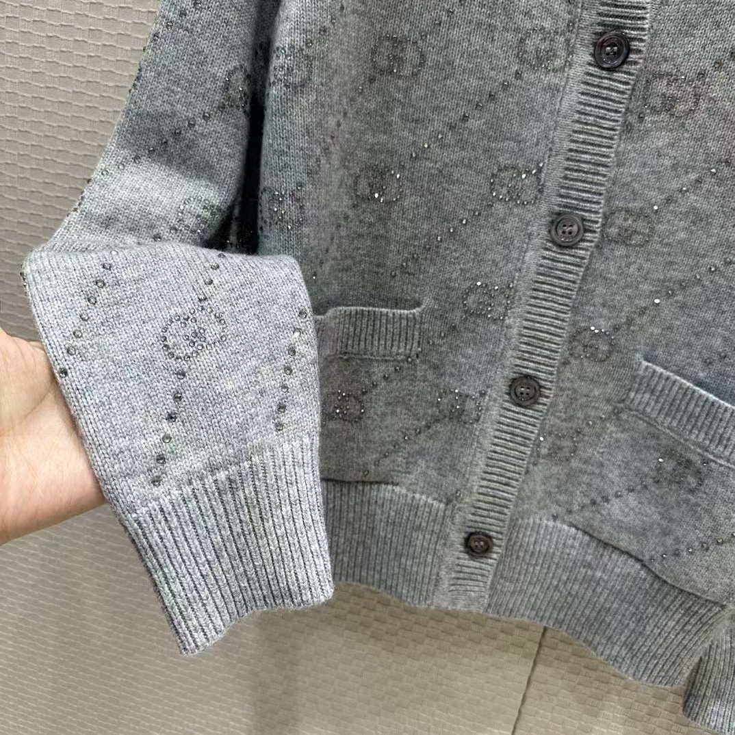 Gucci Women GG Cashmere Cardigan Interlocking G Crewneck Long Sleeves Two Front Pockets