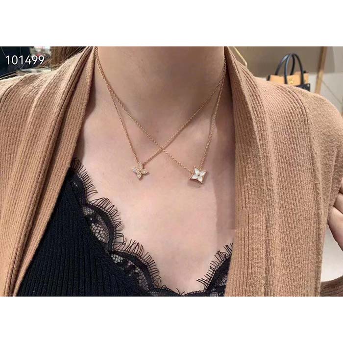 Louis Vuitton Women LV Idylle Blossom Pendant Pink Gold Diamonds 25 Diamonds