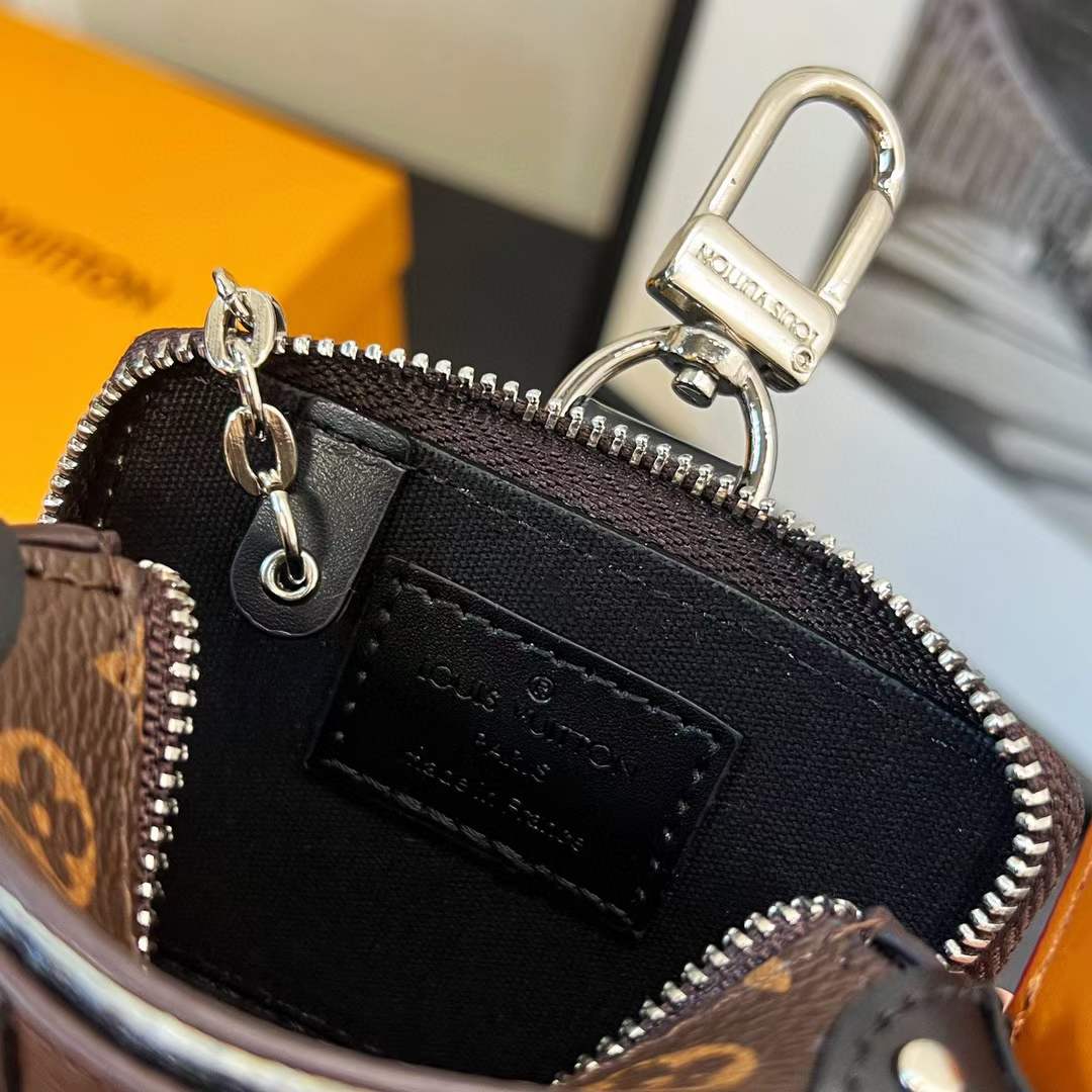 Louis Vuitton LV Unisex Mister Trunk Key Holder And Bag Charm M01201