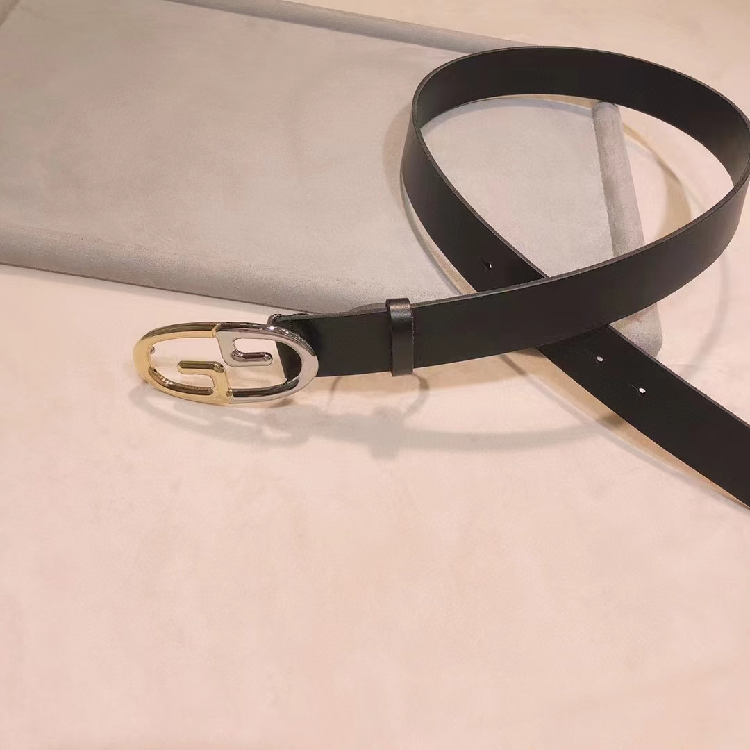 Gucci Unisex Belt Two-Toned Metal GG Buckle Black Leather 3.3 CM Width