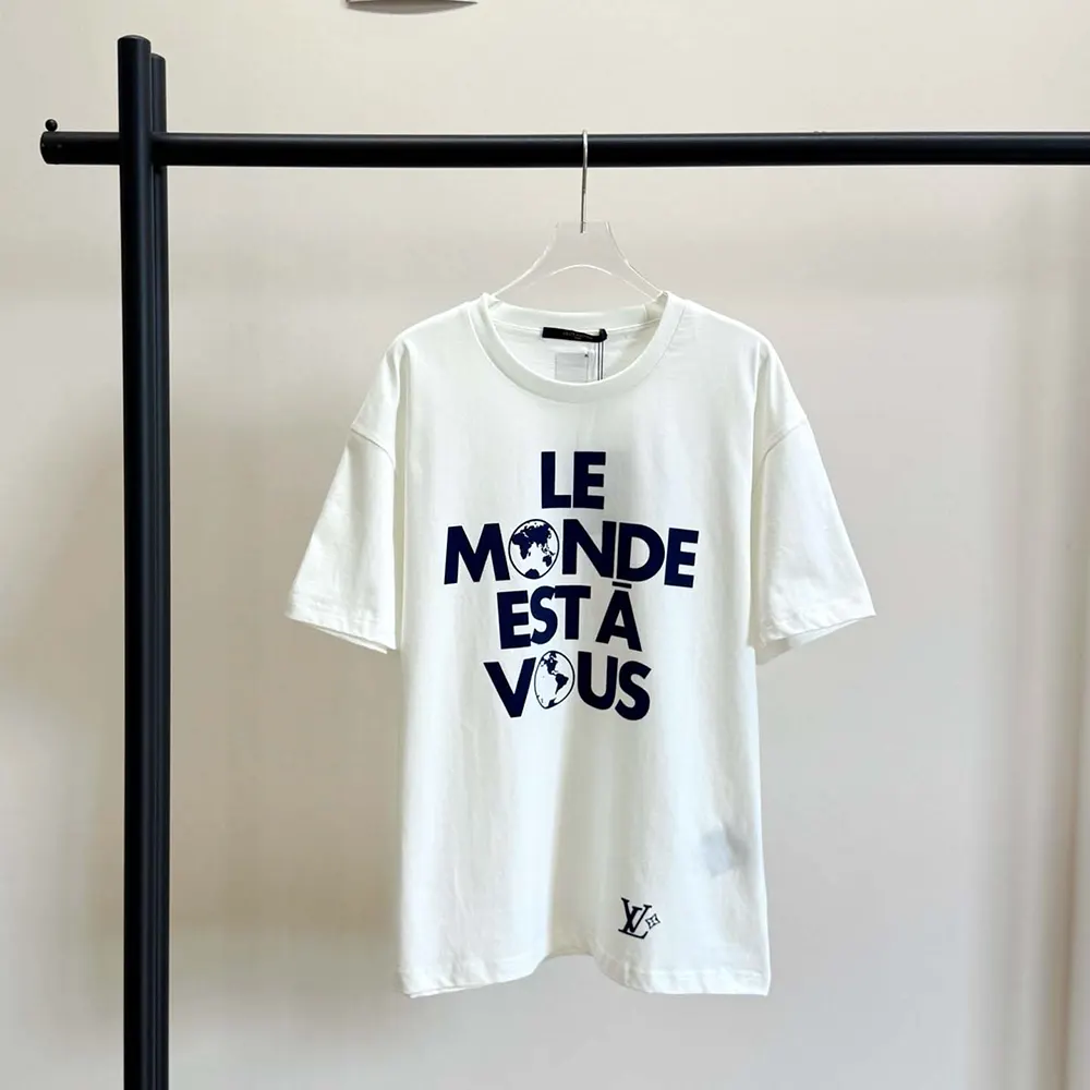 Louis Vuitton Women Graphic Cotton T-Shirt 1AHCW5