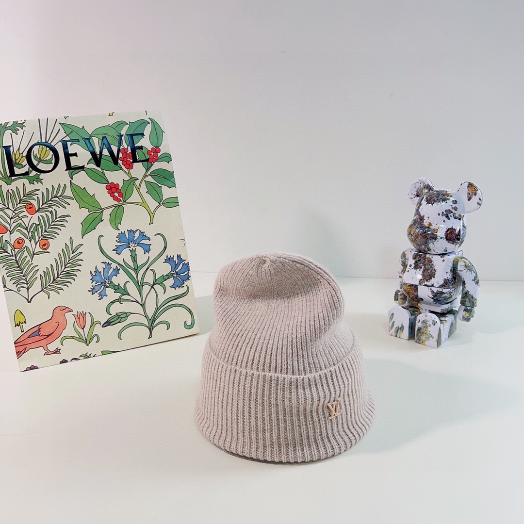 Louis Vuitton Unisex LV Ahead Beanie One Size Crème Beige Cashmere Enamel Initials