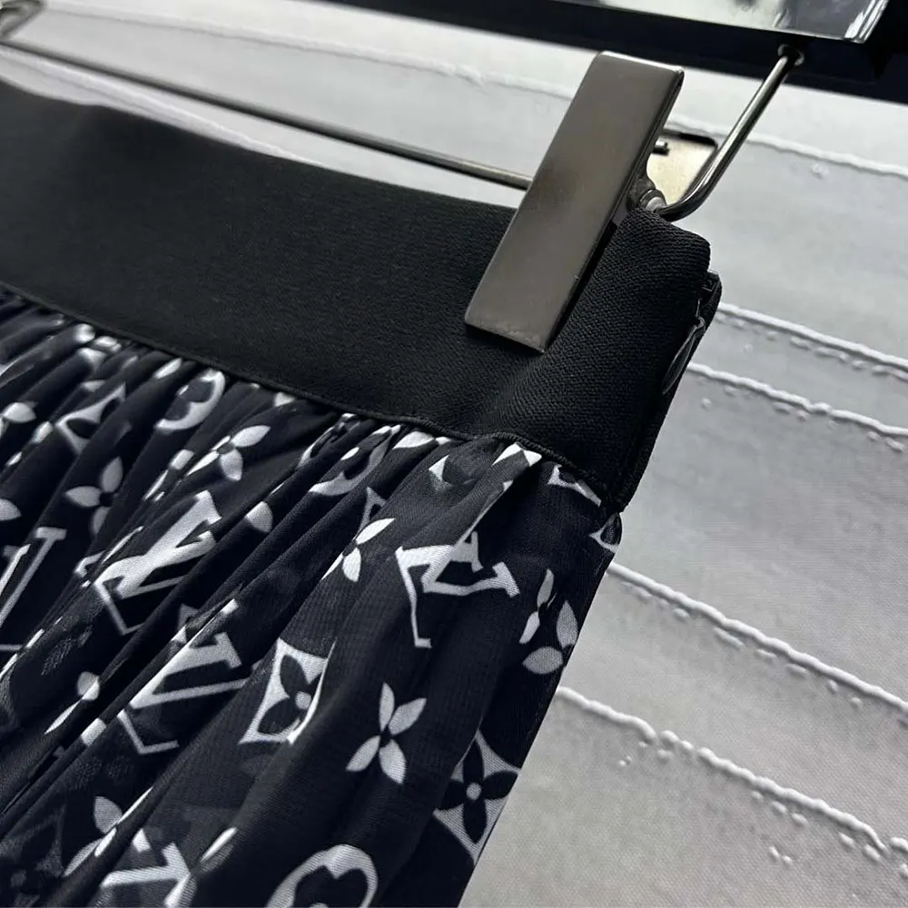 Louis Vuitton LV Women Stripe Accent Monogram Pleated Skirt 1AHEMW