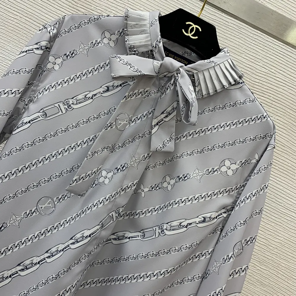 Louis Vuitton Women Pleated Collar Chain Print Shirt 1AGOAX