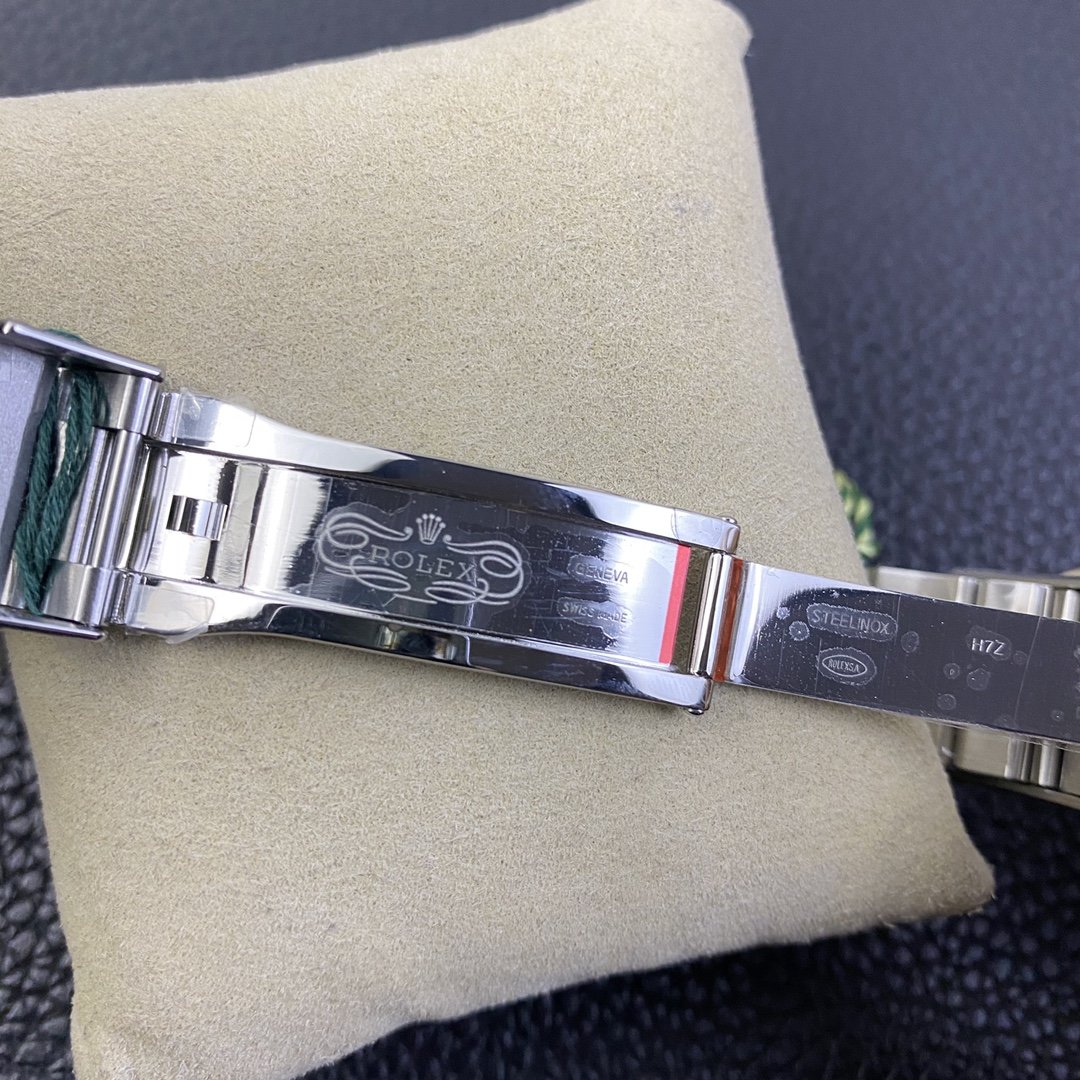 Rolex Submariner Date Green Bezel 41mm