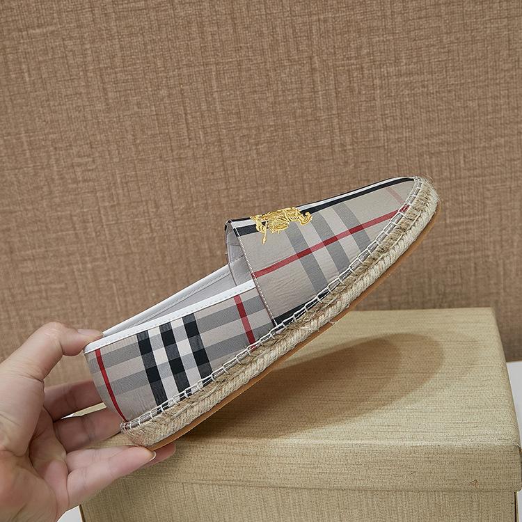 Trendy and versatile slip-on loafers 1024022103