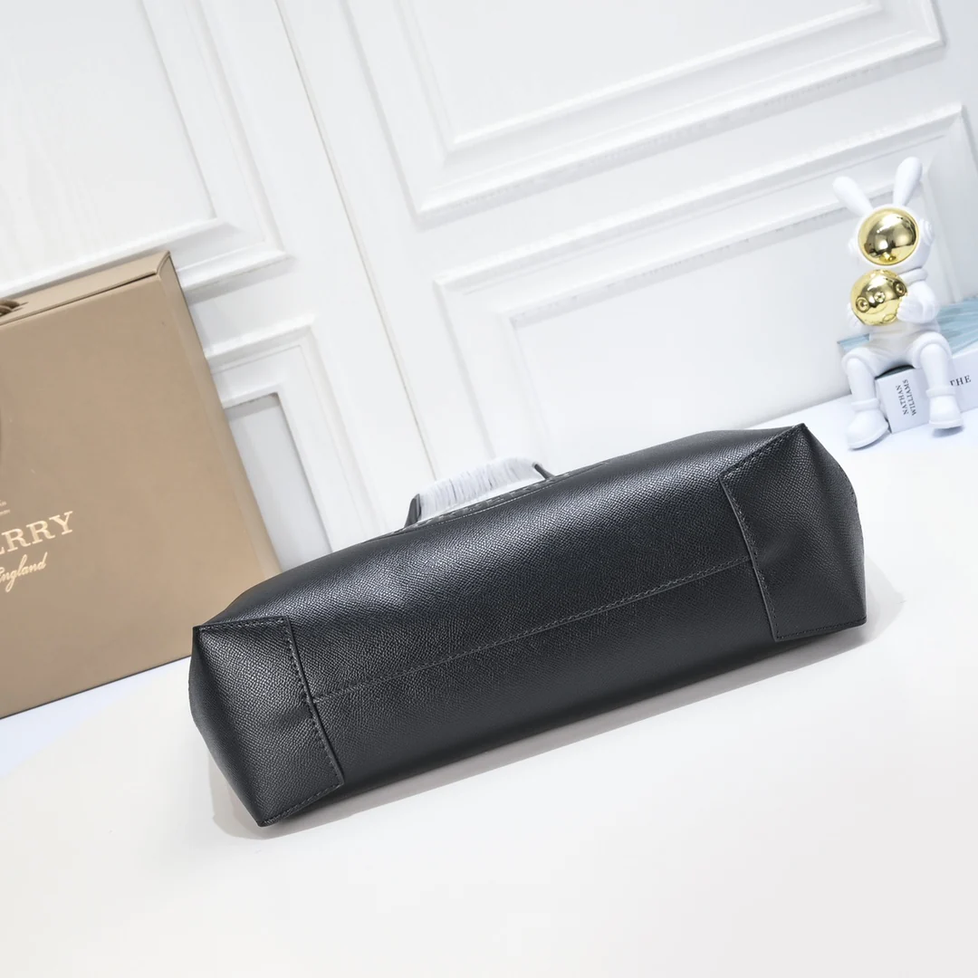 New embossed badge tote bag 1025032412