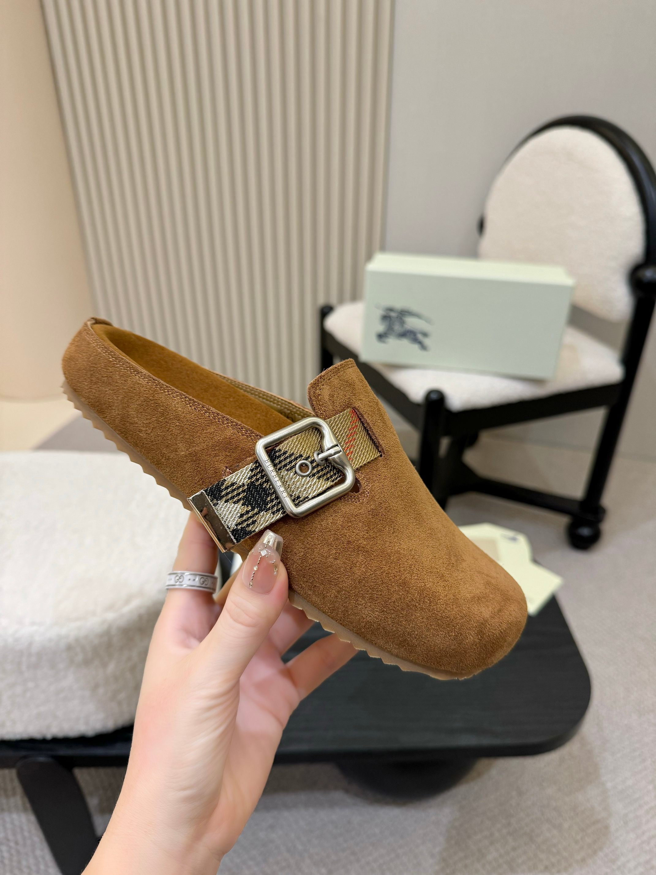 Women Check Suede Urchin Clogs XC0425080504