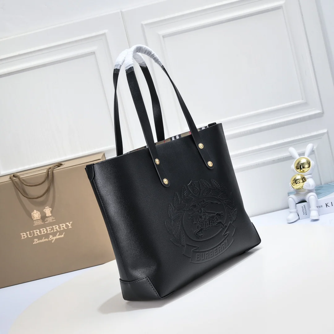 New embossed badge tote bag 1025032412