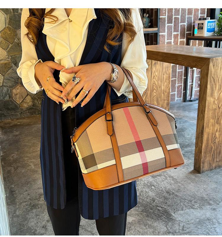 New Fashion Versatile Leather Plaid Shell Bag 1024042916