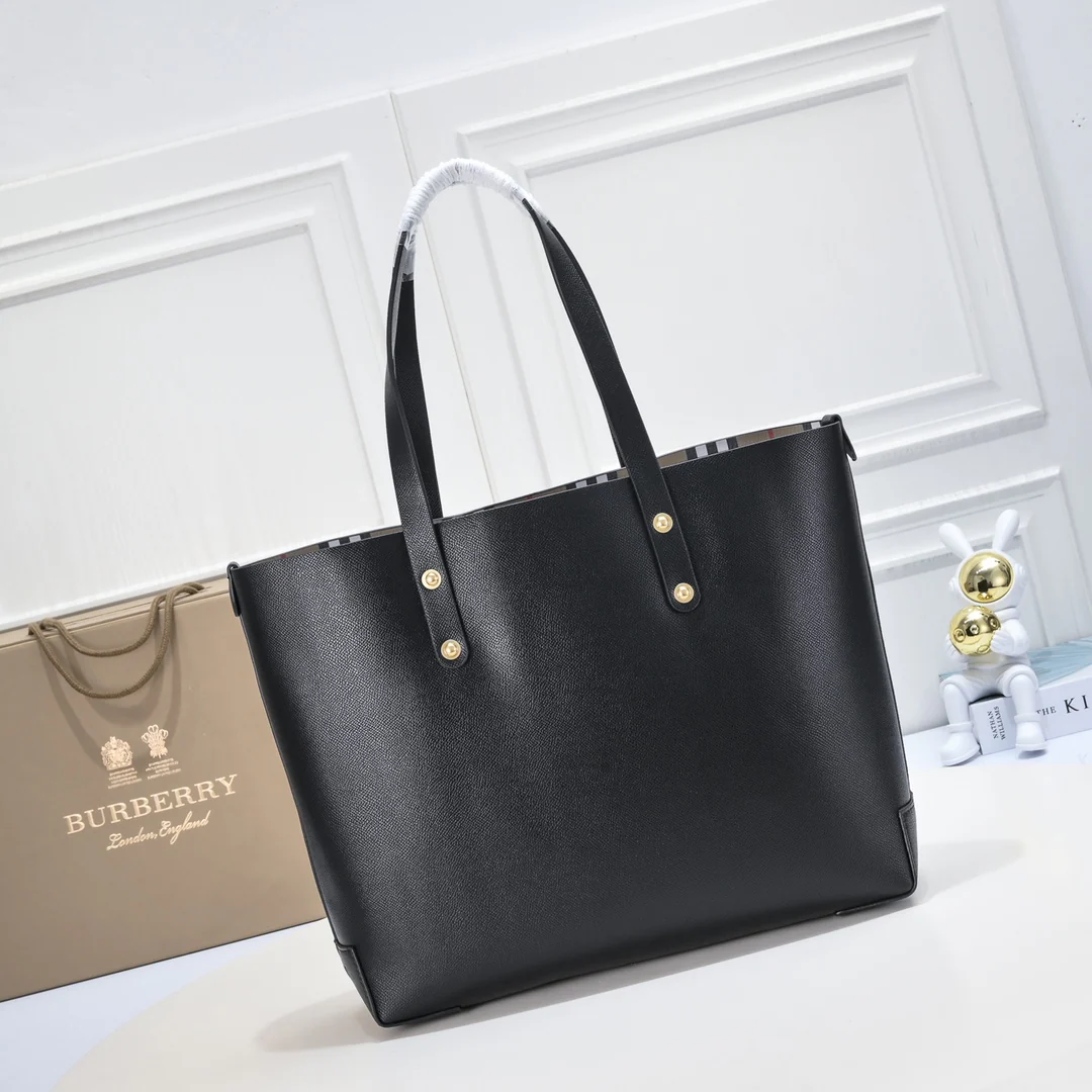 New embossed badge tote bag 1025032412