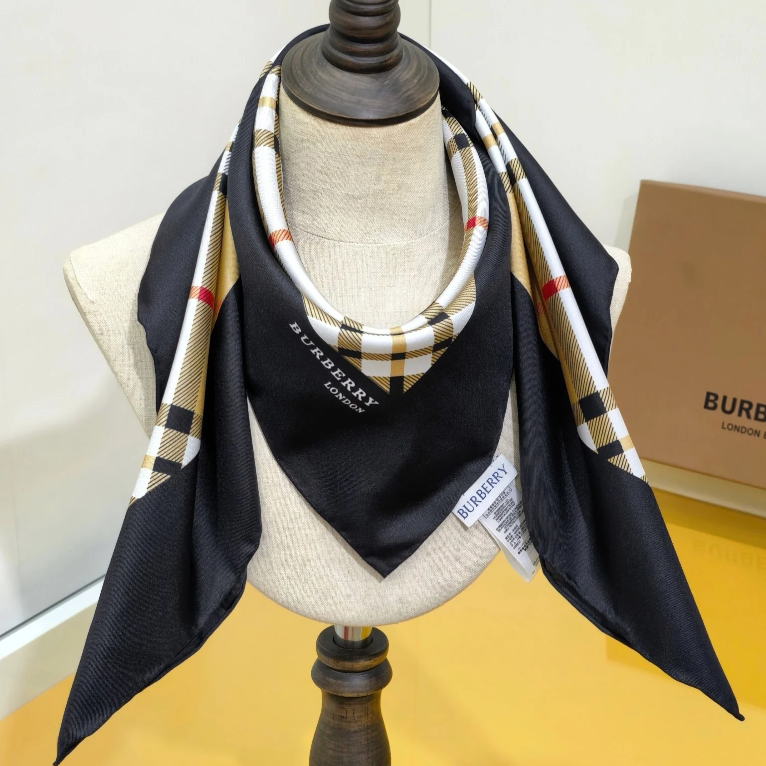 New Classic Plaid Silk Square Scarf 1025051310