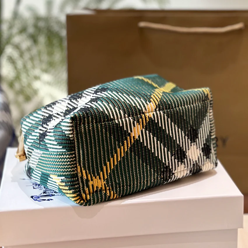 New plaid versatile handbag 1024071103