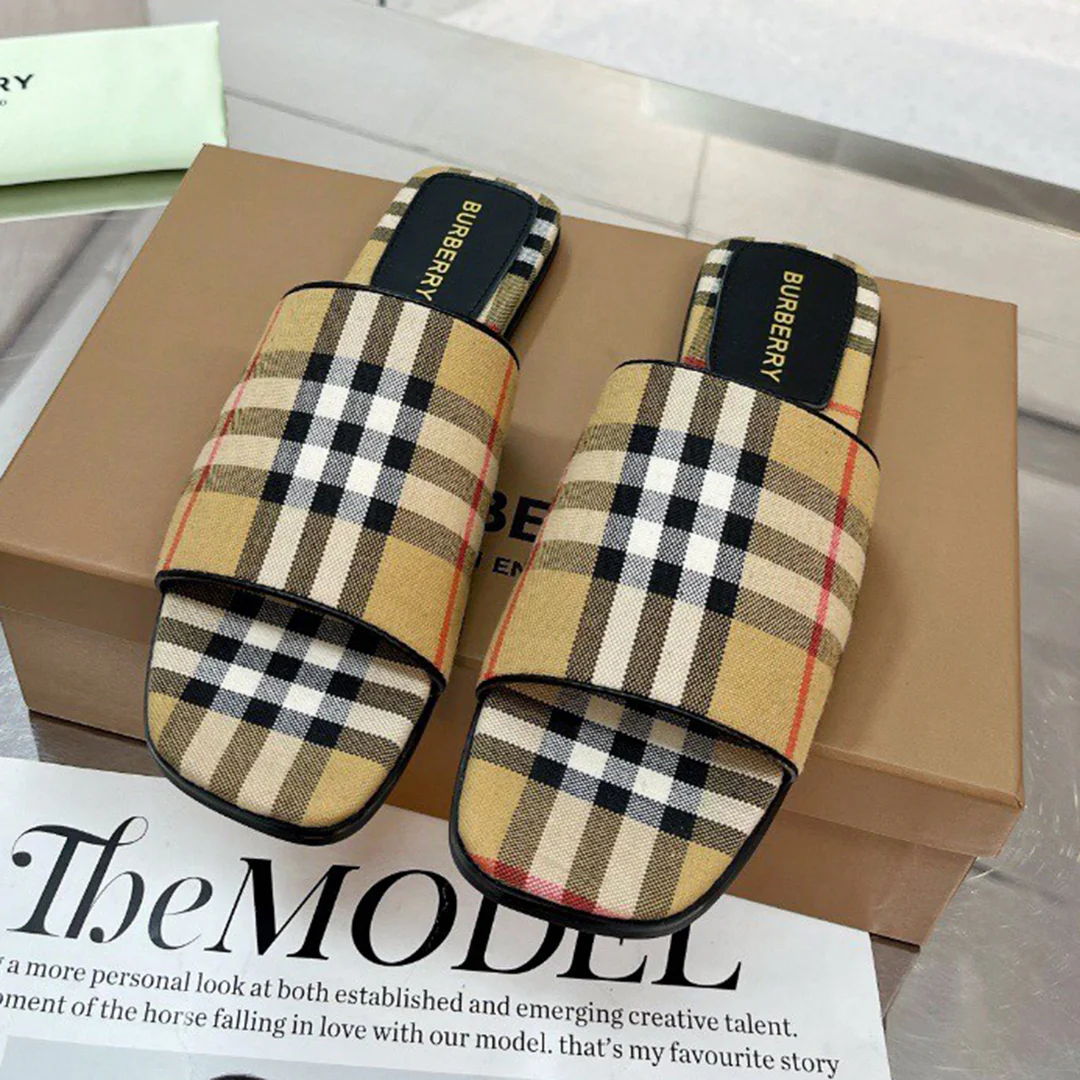 Classic plaid fashion versatile sandals and slippers 1024050609