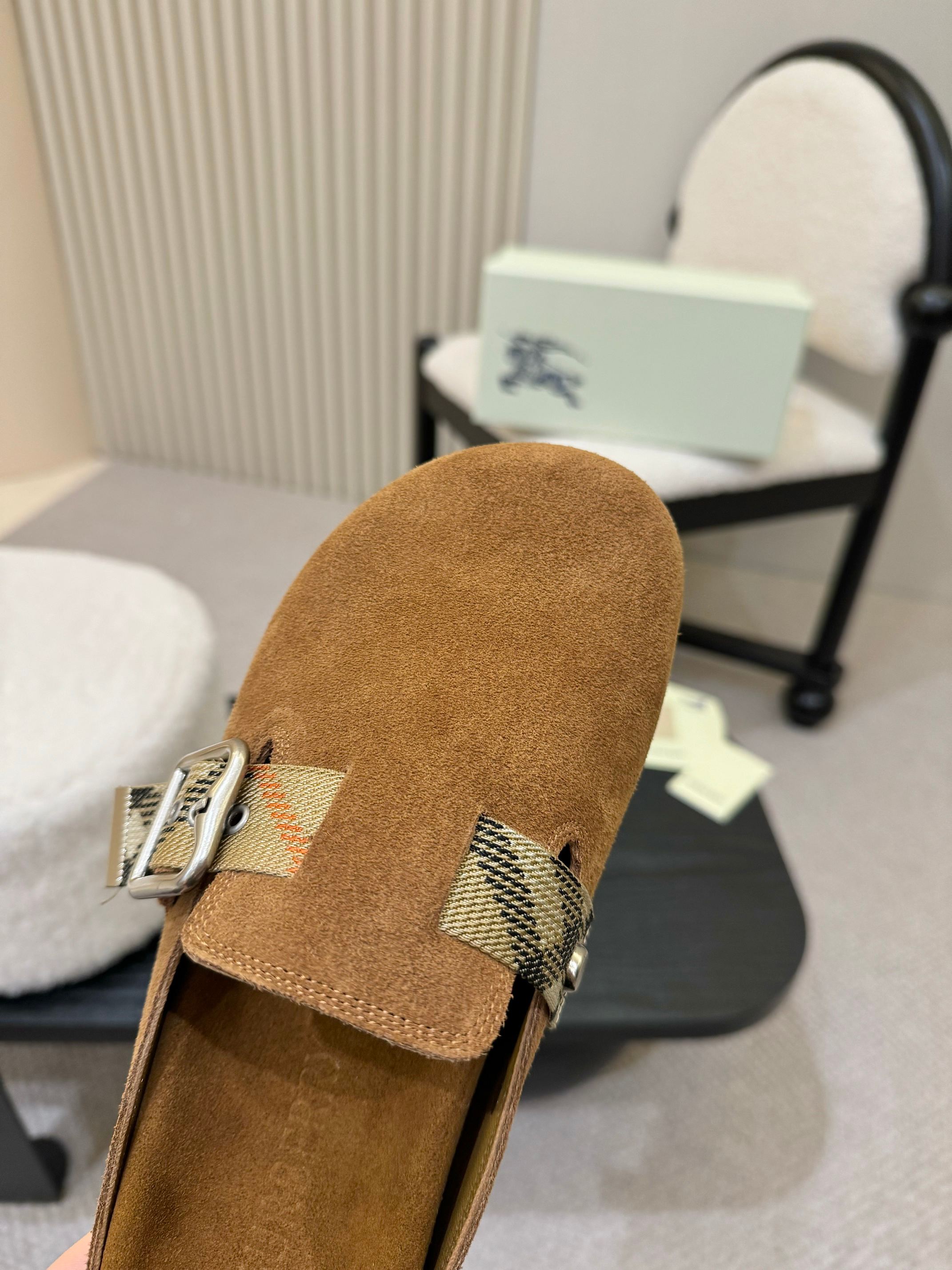 Women Check Suede Urchin Clogs XC0425080504