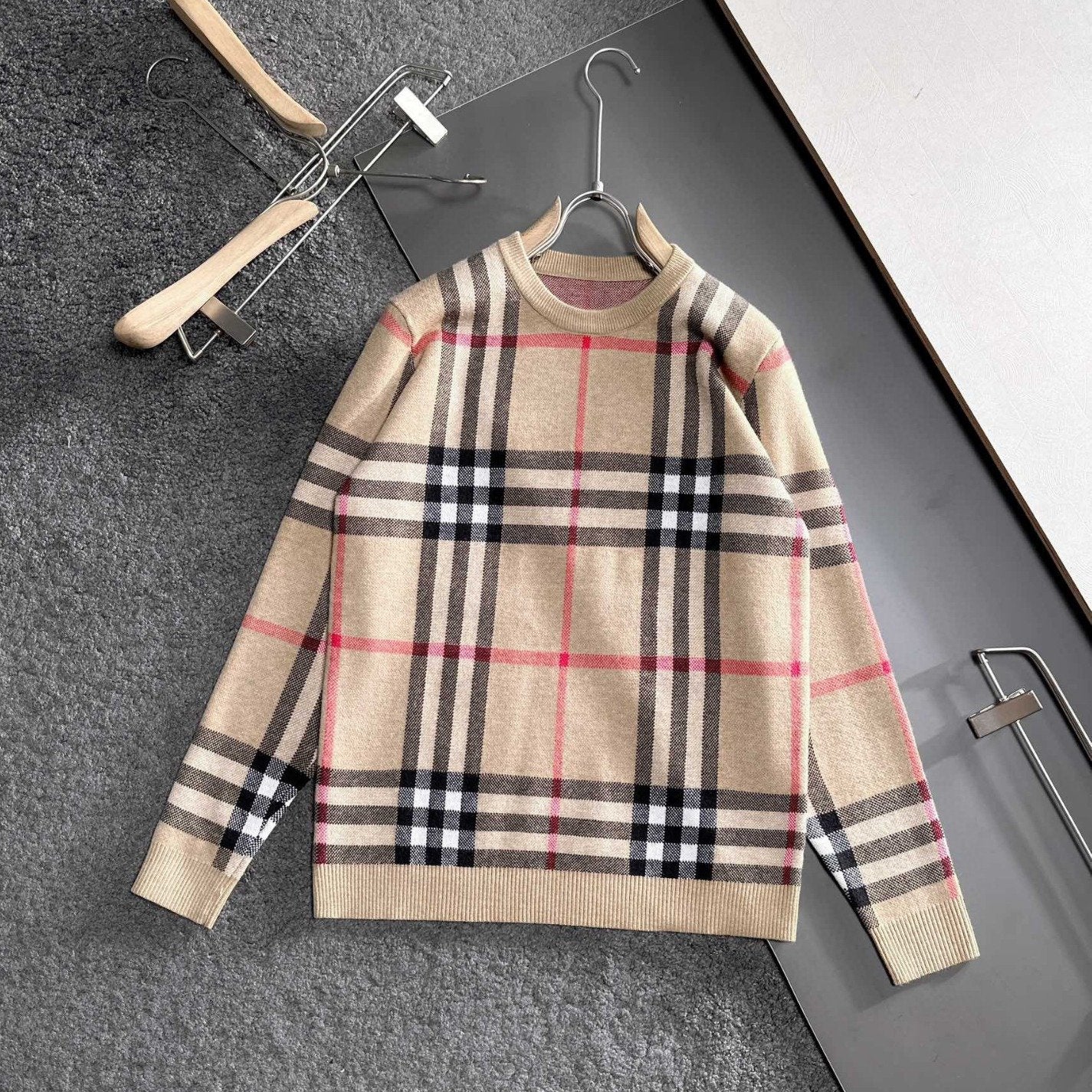 New Fashion Classic Checkered Knitted Sweater 1023121805