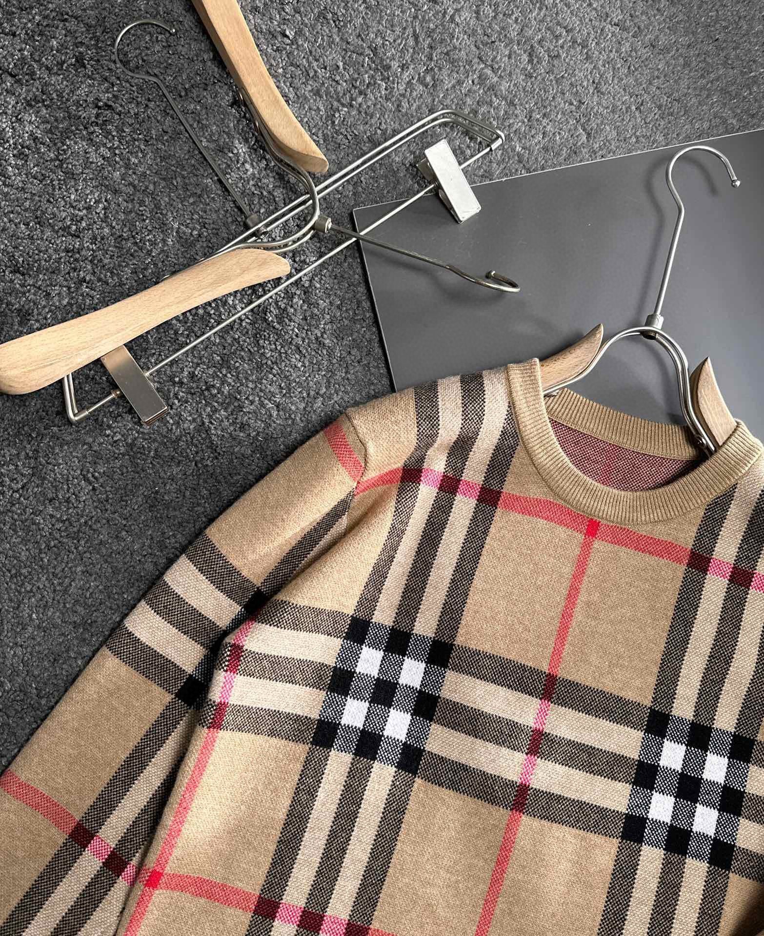 New Fashion Classic Checkered Knitted Sweater 1023121805