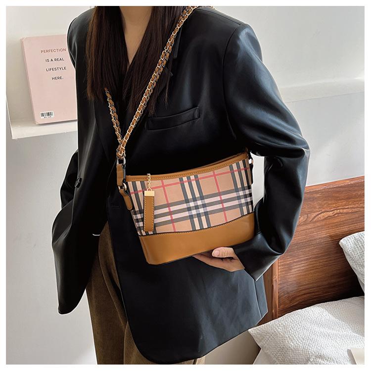 New Fashion Versatile Large Capacity Crossbody Women's Bag 1024010909