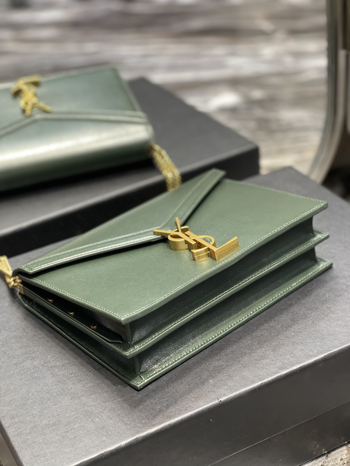 Saint Laurent Cassandra Medium Chain Bag In Grain De Poudre Embossed 22cm 0425020809