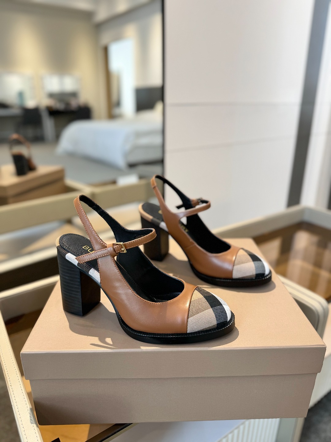 25 BBR Exclusive Vintage Elegant High Heel Sandals 0425040703