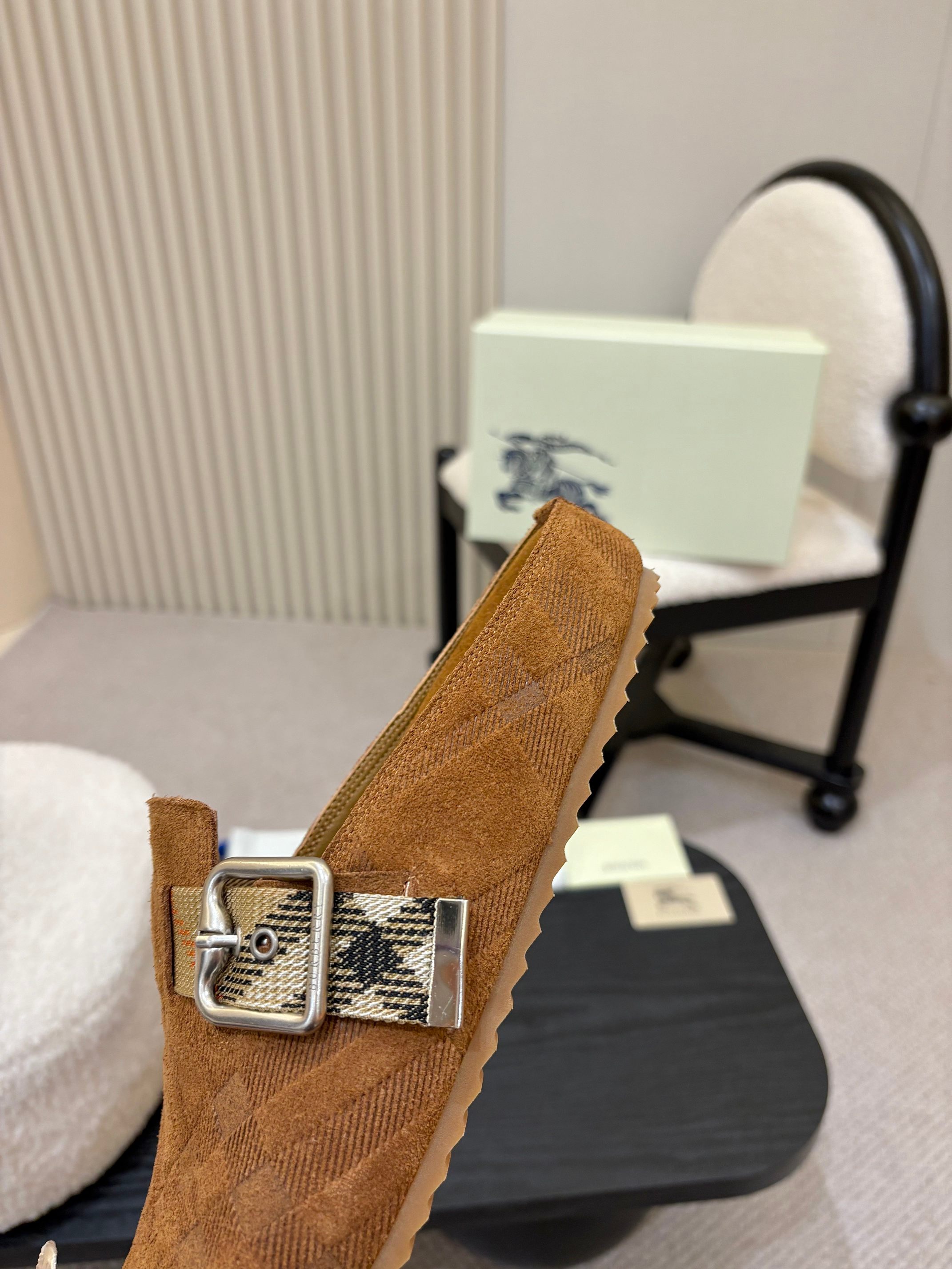 Women Check Suede Urchin Clogs XC0425080503