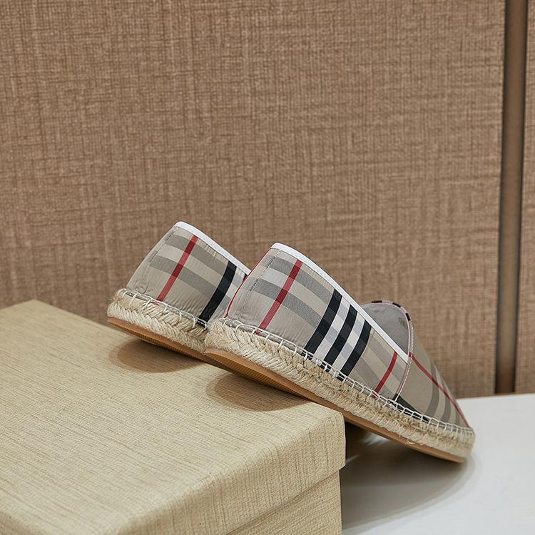 Trendy and versatile slip-on loafers 1024022103