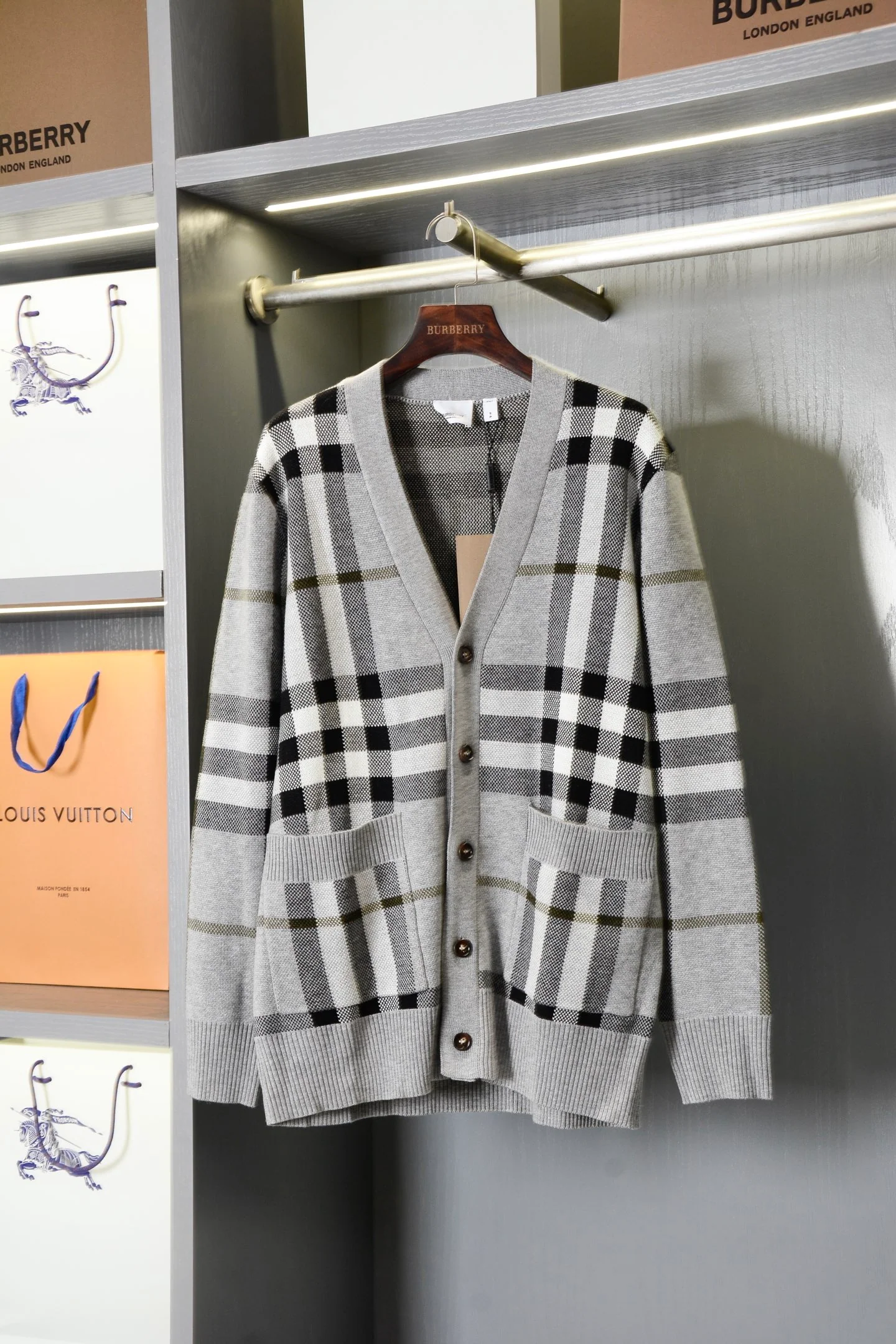 Classic BB Striped V-Neck Cardigan 0625111407