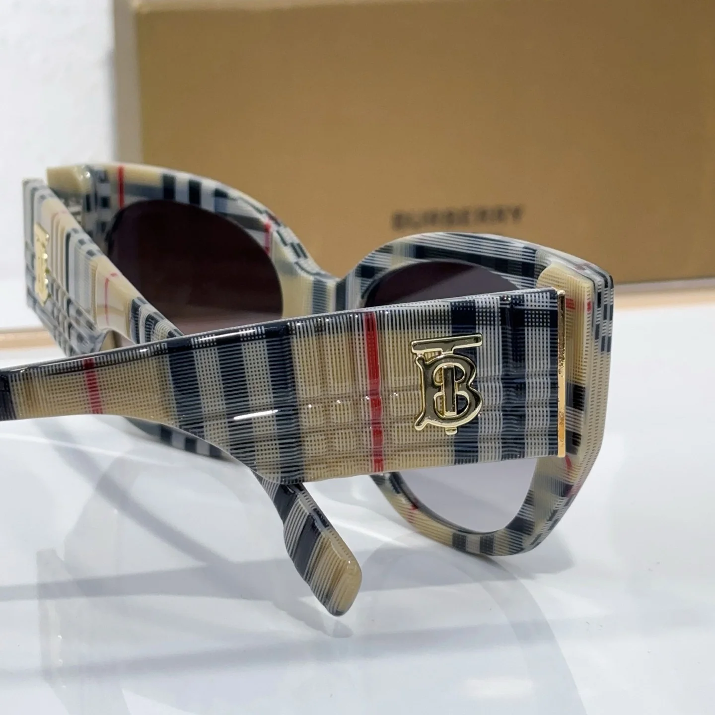 Fashion and versatile sunglasses 1025051304