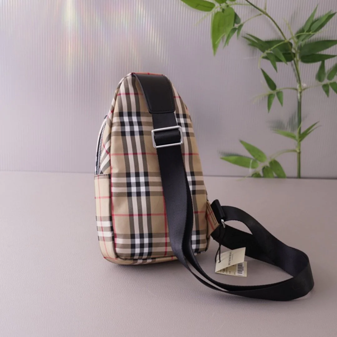 New fashionable and versatile men's chest bag 1024011218