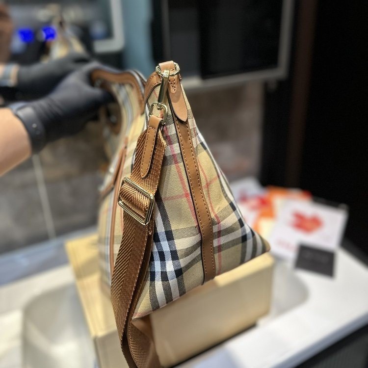 Fashion and versatile handbag BNN1023112109