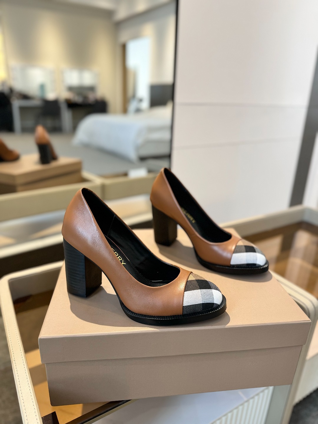 25 BBR Exclusive Vintage Elegant High Heels 0425040701