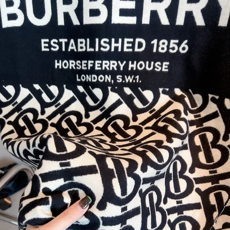 Fashion and versatile cashmere scarf 1024093003