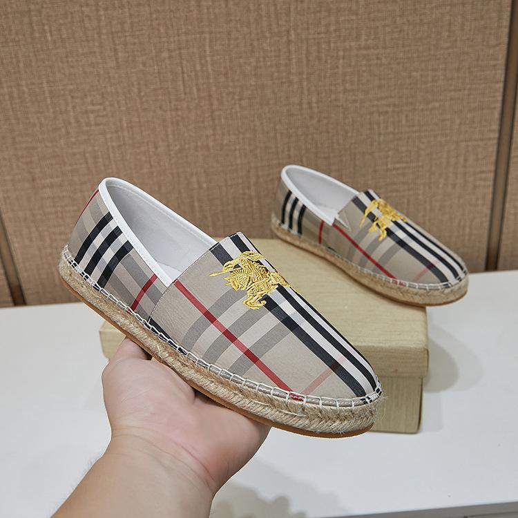 Trendy and versatile slip-on loafers 1024022103