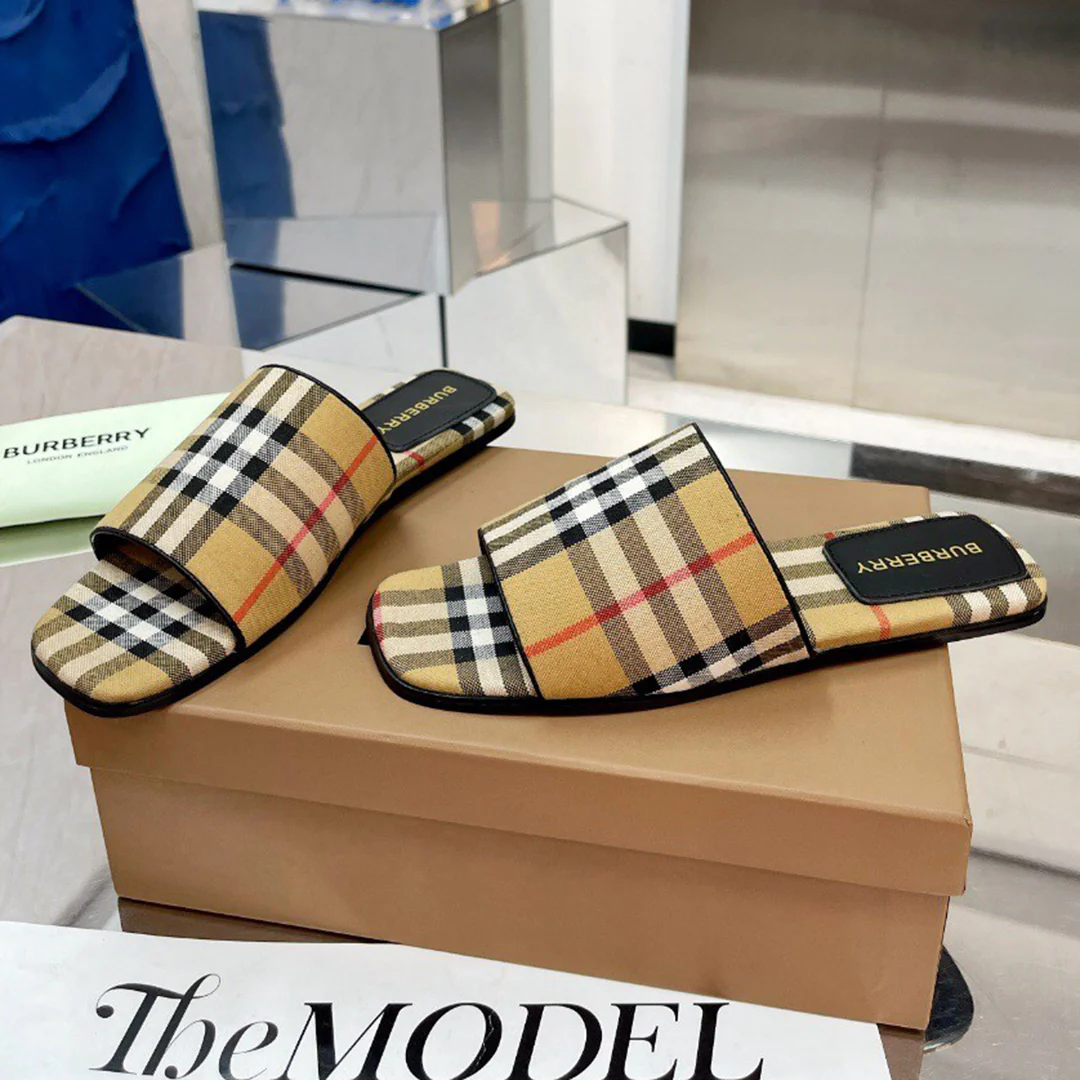 Classic plaid fashion versatile sandals and slippers 1024050609