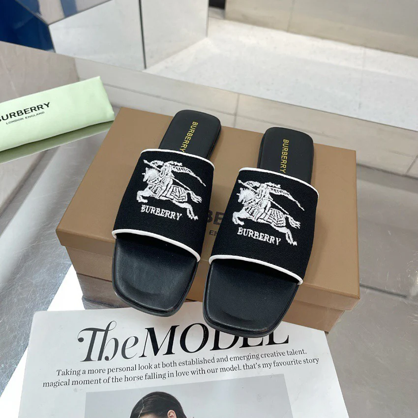 New fashion and versatile casual sandals 1024052012