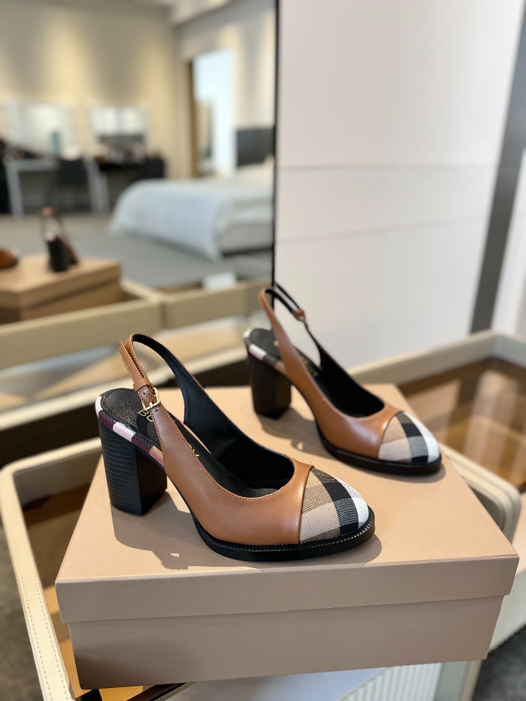 25 BBR Exclusive Vintage Elegant High Heel Sandals 0425040702