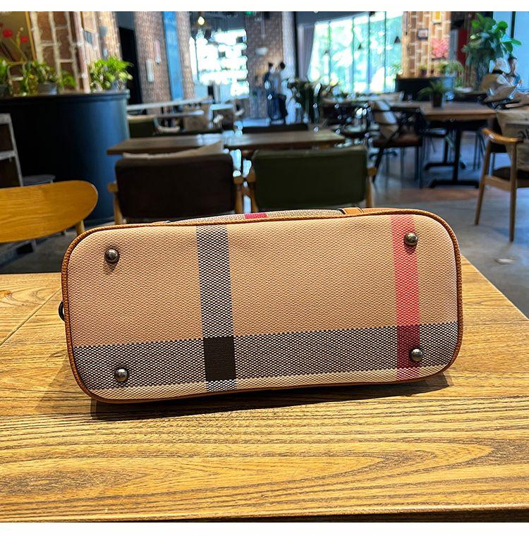 New Fashion Versatile Leather Plaid Shell Bag 1024042916